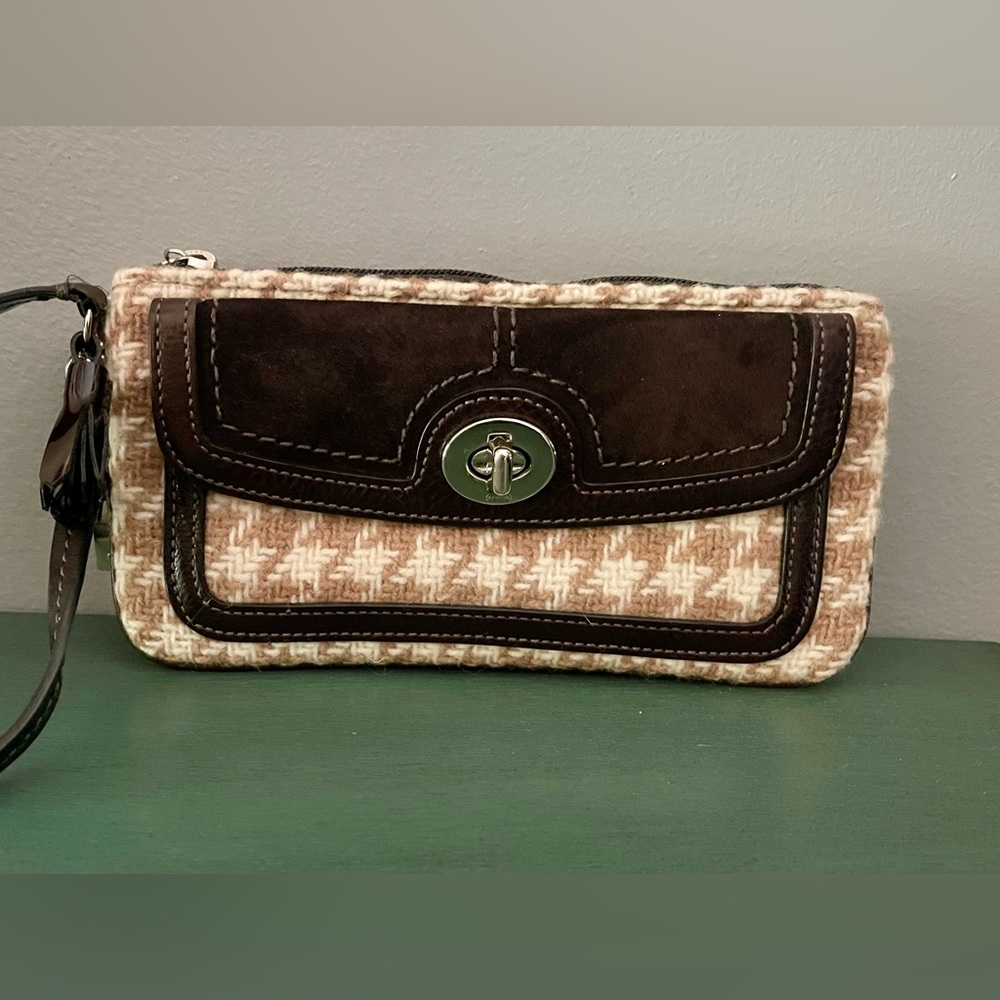 Coach Wool Houndstooth Beige /Cream Wristlet